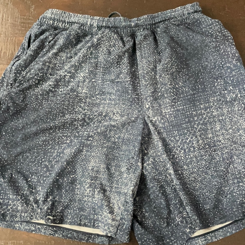 Lululemon men’s pace breaker 9” liner shorts